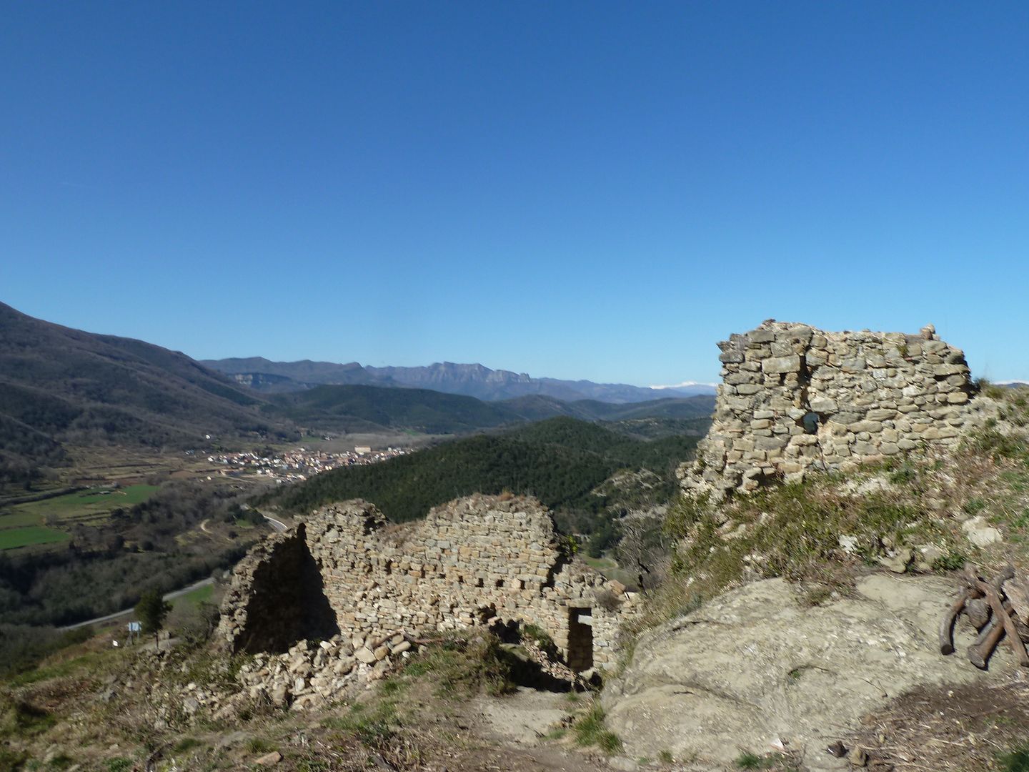 photo P1110749SantFeliudePallerolsdesdelCastelldHostoles.jpg