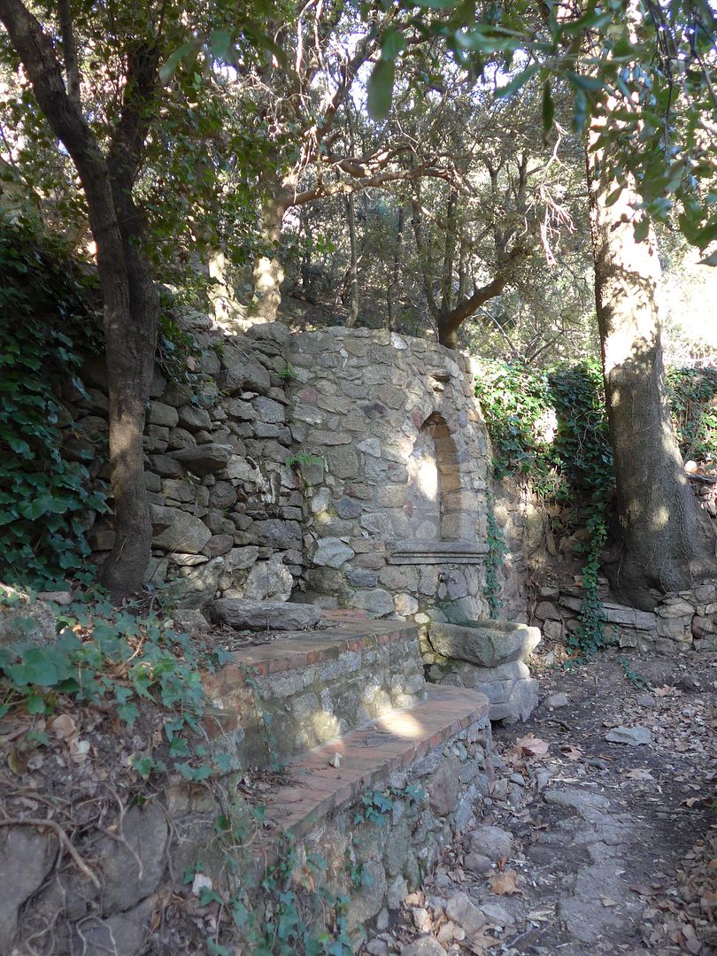 photo P1030732 Font de Santa Lluacutecia.jpg