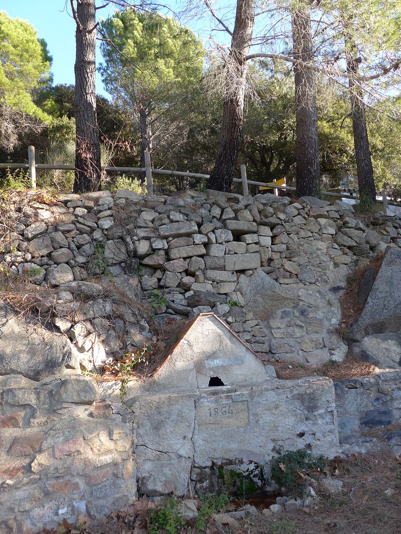 photo P1030733 Font vella de Santa Lluacutecia.jpg
