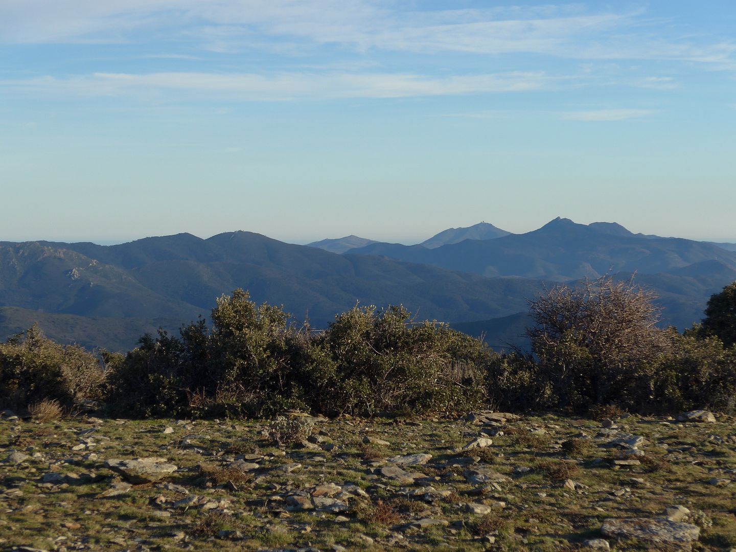 photo P1030859 Castell Saverdera el Peniacute i Puig dels Bufadors des del Coll de la Llosada.jpg