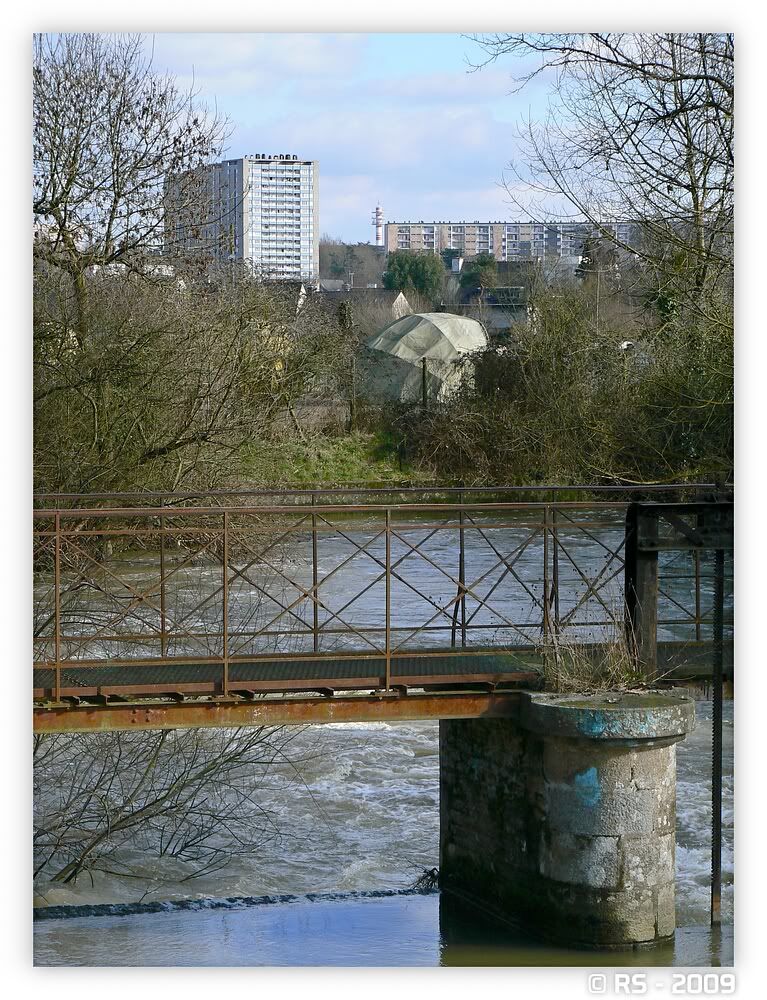 http://i221.photobucket.com/albums/dd119/RS-steph35/compil%20rennes%2003/17.jpg