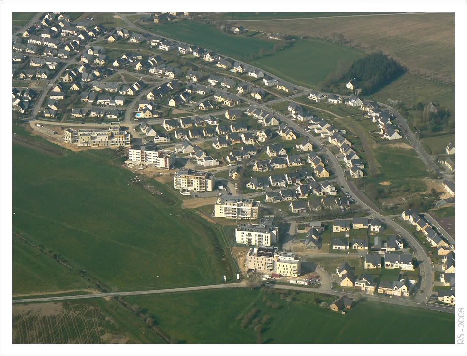 http://i221.photobucket.com/albums/dd119/RS-steph35/rennes%20aerien/01.jpg
