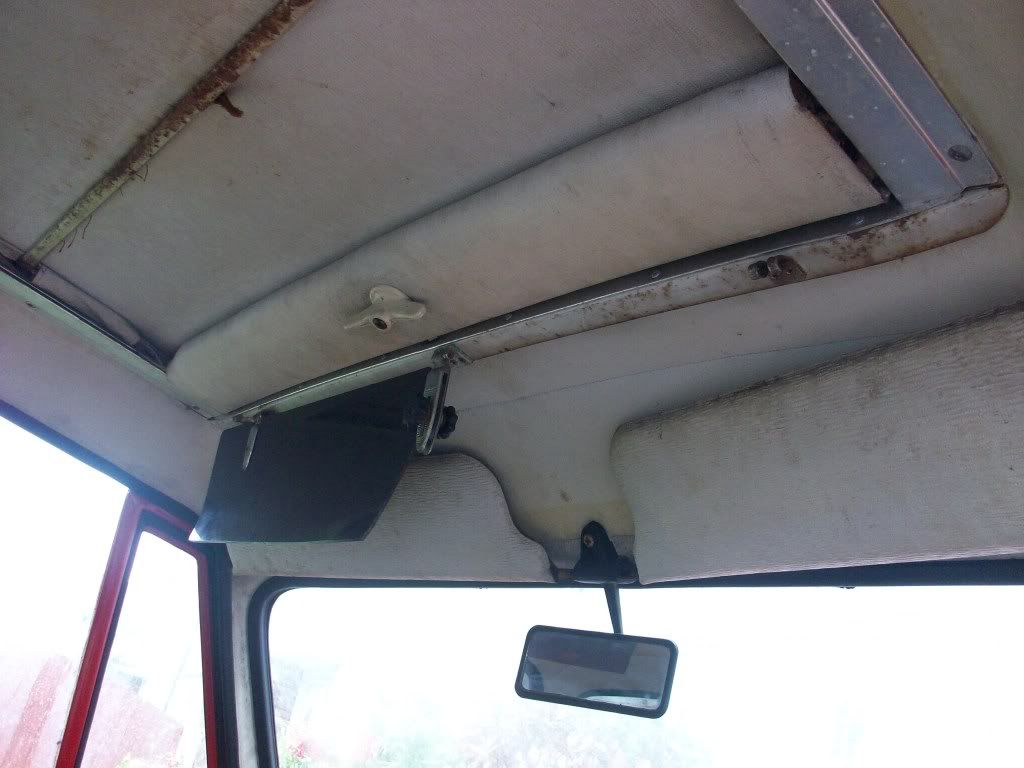 1967 Triumph Vitesse in signal