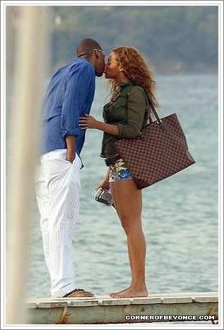 jay z and beyonce kissing. Jay-Z amp; Beyonce Kissing