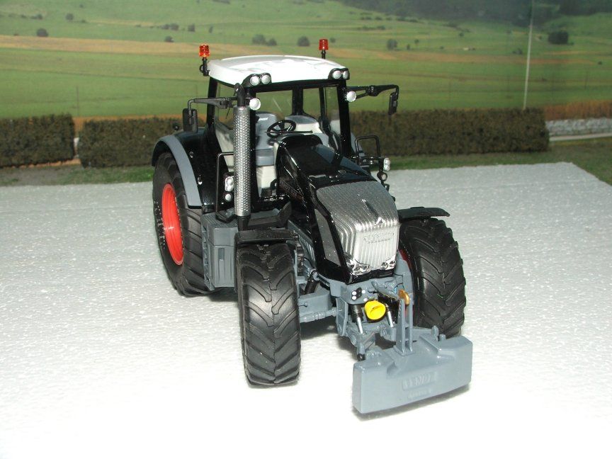 Fendt828BlackBeauty2_zps46c3e9ea.jpg