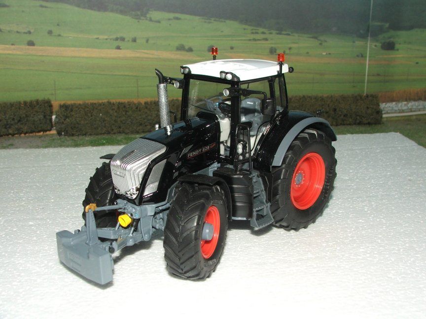 Fendt828BlackBeauty3_zpsacc918fd.jpg