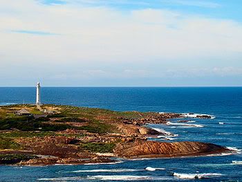 http://i221.photobucket.com/albums/dd284/Philis37/Lighthouses/350px-Cape_Leeuwin_From_North.jpg