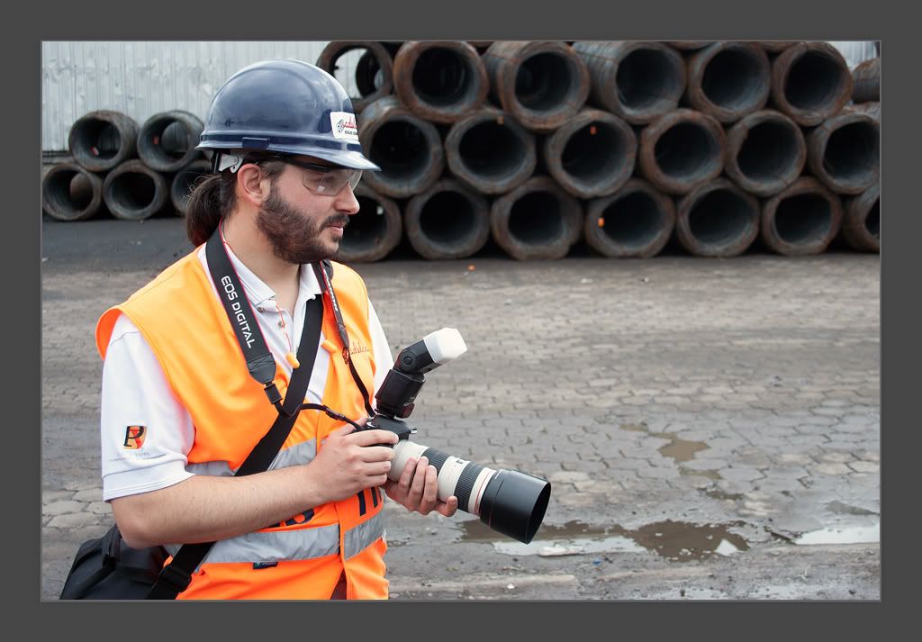 IMAGE: http://i221.photobucket.com/albums/dd293/RafaPolit/Rostros/En-Adelca.jpg