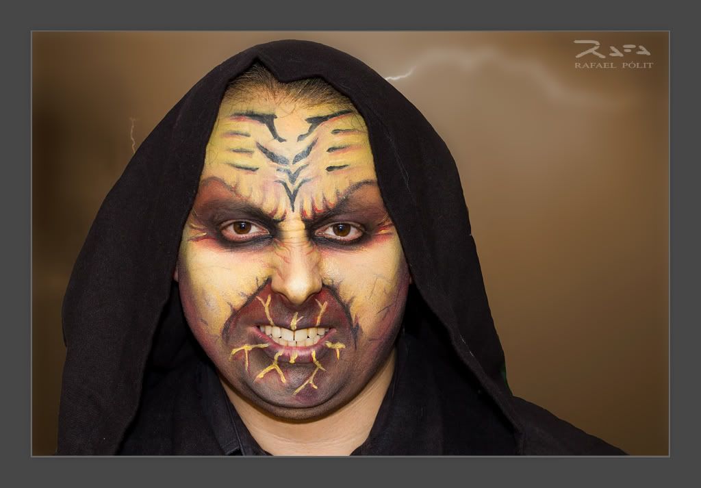 IMAGE: http://i221.photobucket.com/albums/dd293/RafaPolit/Rostros/NewYear2011.jpg