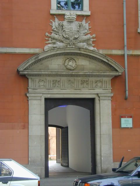 Puerta de la Real Academia Militar de Barcelona en el Convento de San Agustín