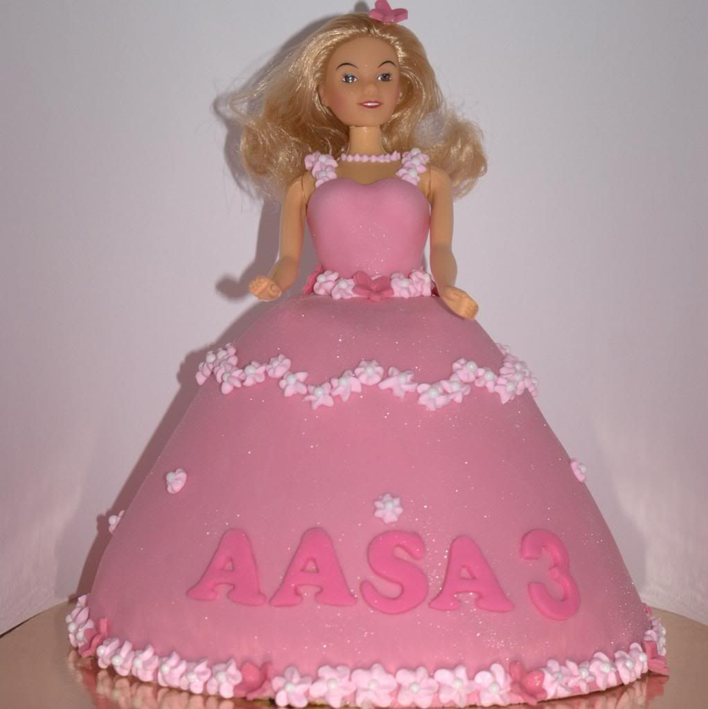 http://i221.photobucket.com/albums/dd47/NLauwen/Custom%20Cake%20Marknesse/DSC08304-001_zps61632c9a.jpg