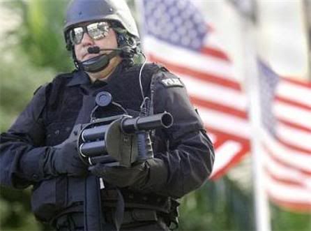 http://i221.photobucket.com/albums/dd49/airborne373/270905police_state.jpg?t=1241051024