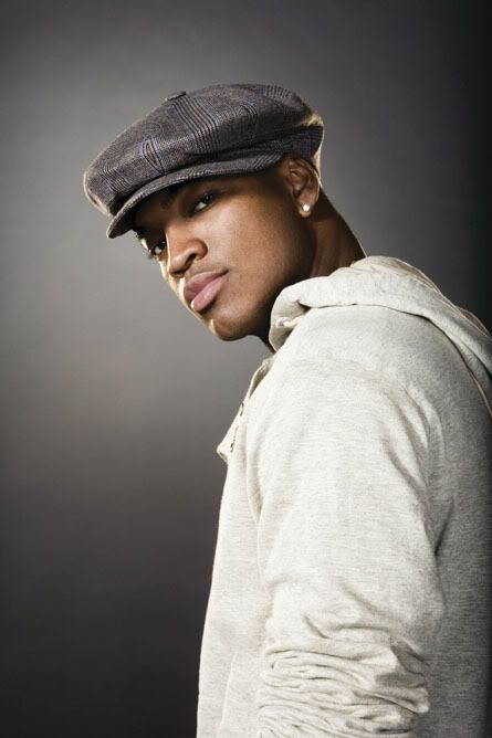 http://i221.photobucket.com/albums/dd76/stacies83221/Ne-Yo-u06.jpg