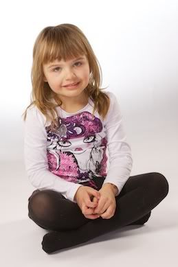 IMAGE: http://i221.photobucket.com/albums/dd80/rhomsy/sophiebefore10p.jpg